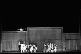 • Сцена из спектакля “Дон Жуан”. Фото Brescia e Amisano © Teatro alla Scala