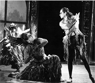 • Сцена из спектакля “Спящая красавица”. Фото предоставлено Чеховским фестивалем