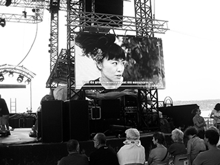  • Пианистка Хироми Уехара на фестивальном экране во время концерта. Фото А.КИСЕЛЕВА