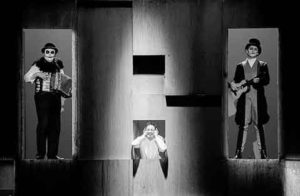 Сцена из спектакля «Тайгер Лиллиз играют “Гамлета”». Фото А.КУРОВА