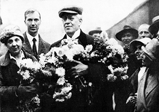 • М.П.Лилина и К.С.Станиславский перед отъездом на гастроли в Америку. 1923