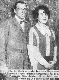 “Знаменитый русский режиссер Мейерхольд открывает 1 апреля 1930 г. в Берлине гастроль ГОСТИМа. На нашем фото Мейерхольд с супругой”. Из берлинской газеты