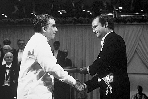 1982 год. Маркес получает Нобелевскую премию
