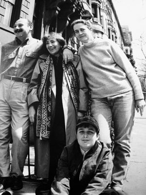 Фото из семейного архива. На Бродвее – Майя Туровская и Александра Свиридова с сыновьями