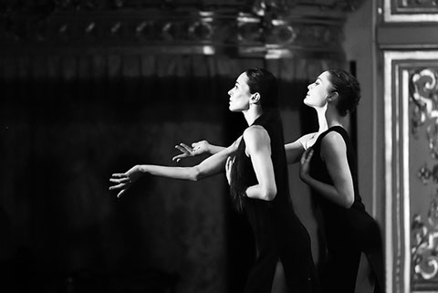 Сцена из балета “B/olero”. Фото И.ТУМИНЕНЕ