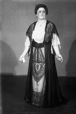  Полина – О.Л.Книппер-Чехова, “Враги”. 1935. Фото из фондов Музея МХАТ