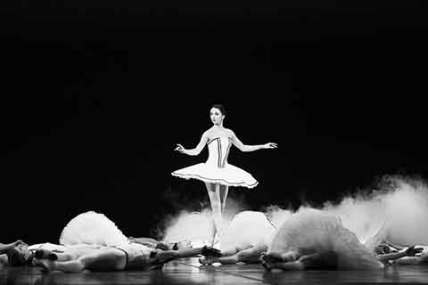 Сцена из балета“Тюль”. Фото С.АВВАКУМ