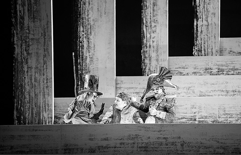 Сцена из спектакля “Воццек” Цюрихской оперы. Фото М.РИТТЕРСХАУС
