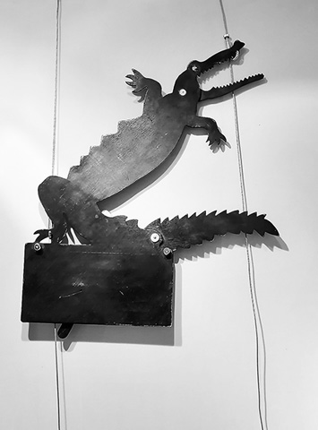 Крокодил – кукла теневого театра Ефимовых для спектакля “Краденое солнце”