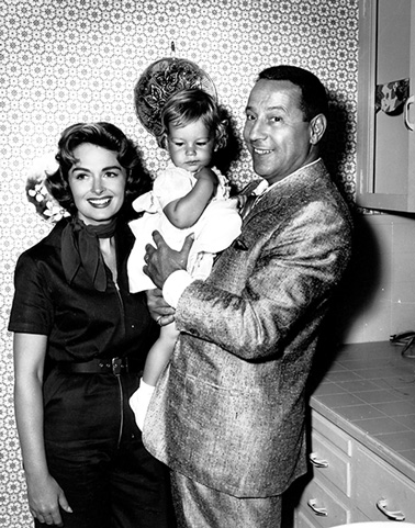 Донна Рид с Тони Оуэном и маленькой Мэри. Фото из архива Мэри Оуэн