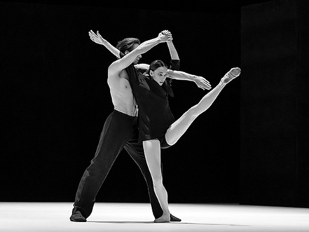Сцена из балета “Postscript”. Фото Б.АННАДУРДЫЕВА