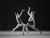 Анастасия Денисова и Ильдар Гайнутдинов в балете “Initium”. Фото А.СТЕПАНОВА
