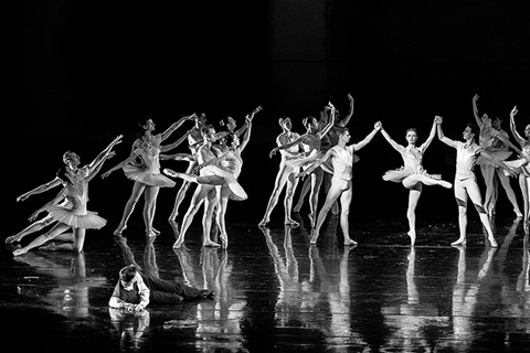 Сцена из балета «Павильон Армиды». Фото И.МОХНАТКИНА