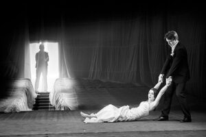 Сцена из спектакля “Иваново. Опера”. Фото С.ГАЗЕТОВА