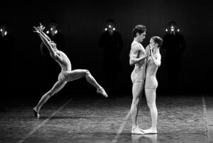 Сцена из балета “598 тактов”. Фото С.ТЯГИНА