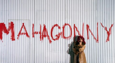 Фото Tristram Kenton